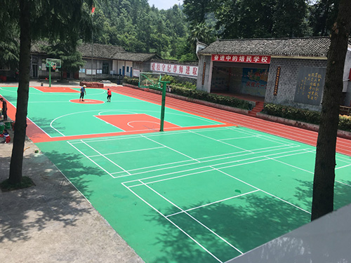 吉首鳳凰縣培民學校塑膠籃球場，羽毛球場順利完工